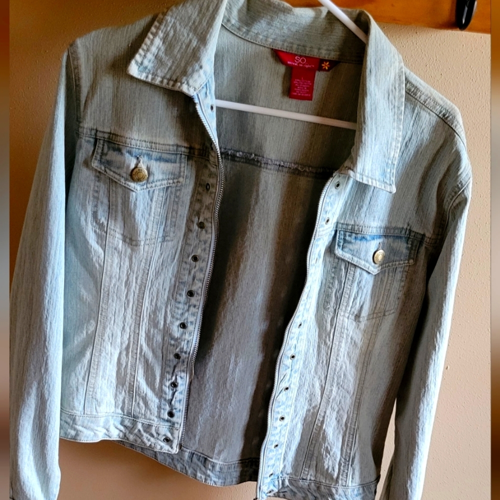 Juniors Large light blue Jean Jacket